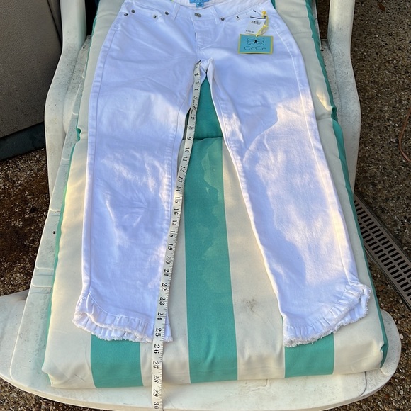 NWT CeCe Classic Skinny Cropped White Ruffle Hem Jeans Size 0 - Picture 6 of 9